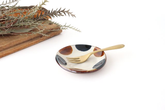Toshin Kiln Small Round Plate Brown and Blue Dots 9cm/3.5in | Tsuboya Ware Yachimun-TOP
