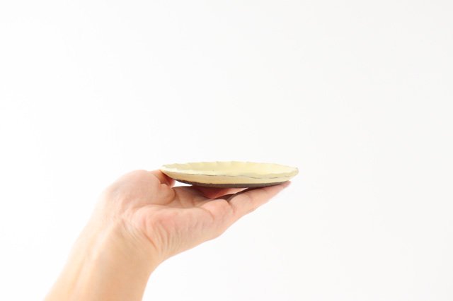 Flower-shaped Small Plate Yellow | Shigaraki Ware-Detail4