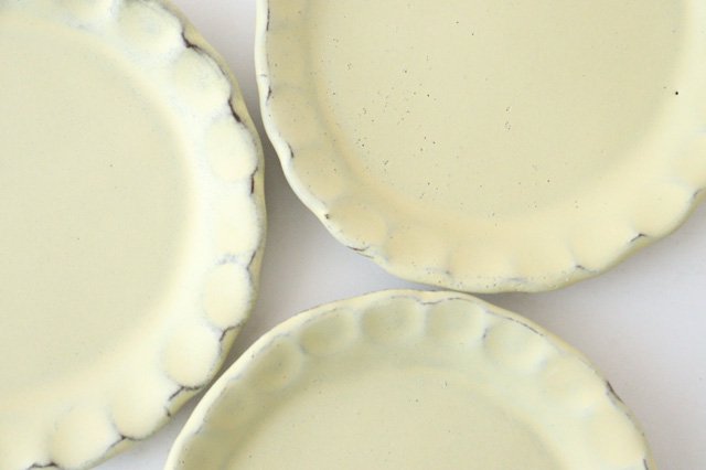 Flower-shaped Small Plate Yellow | Shigaraki Ware-Detail5
