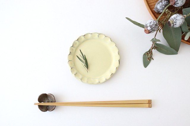 Flower-shaped Small Plate Yellow | Shigaraki Ware-Detail9
