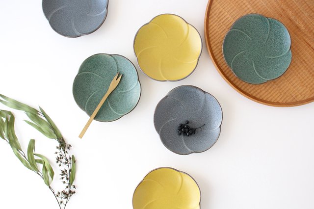 kei Sauce Plate Plum Blossom Gray | Mino Ware