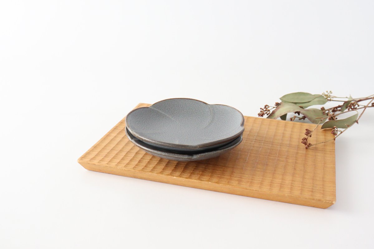 kei Sauce Plate Plum Blossom Gray | Mino Ware