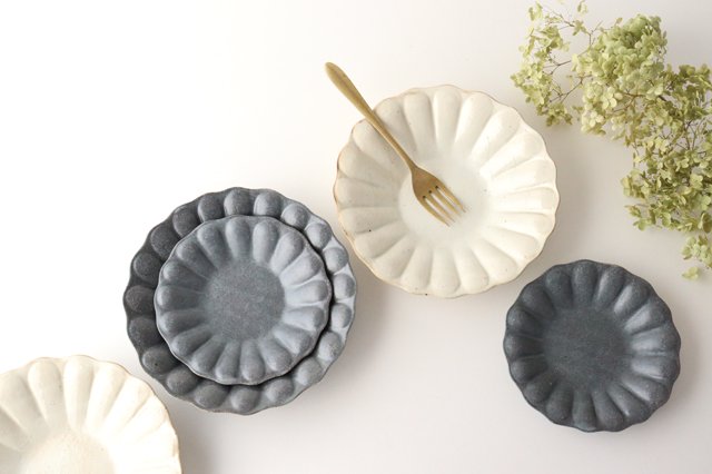 Furutani Seitosho Deep Flowershaped Plate Tetsusan Large