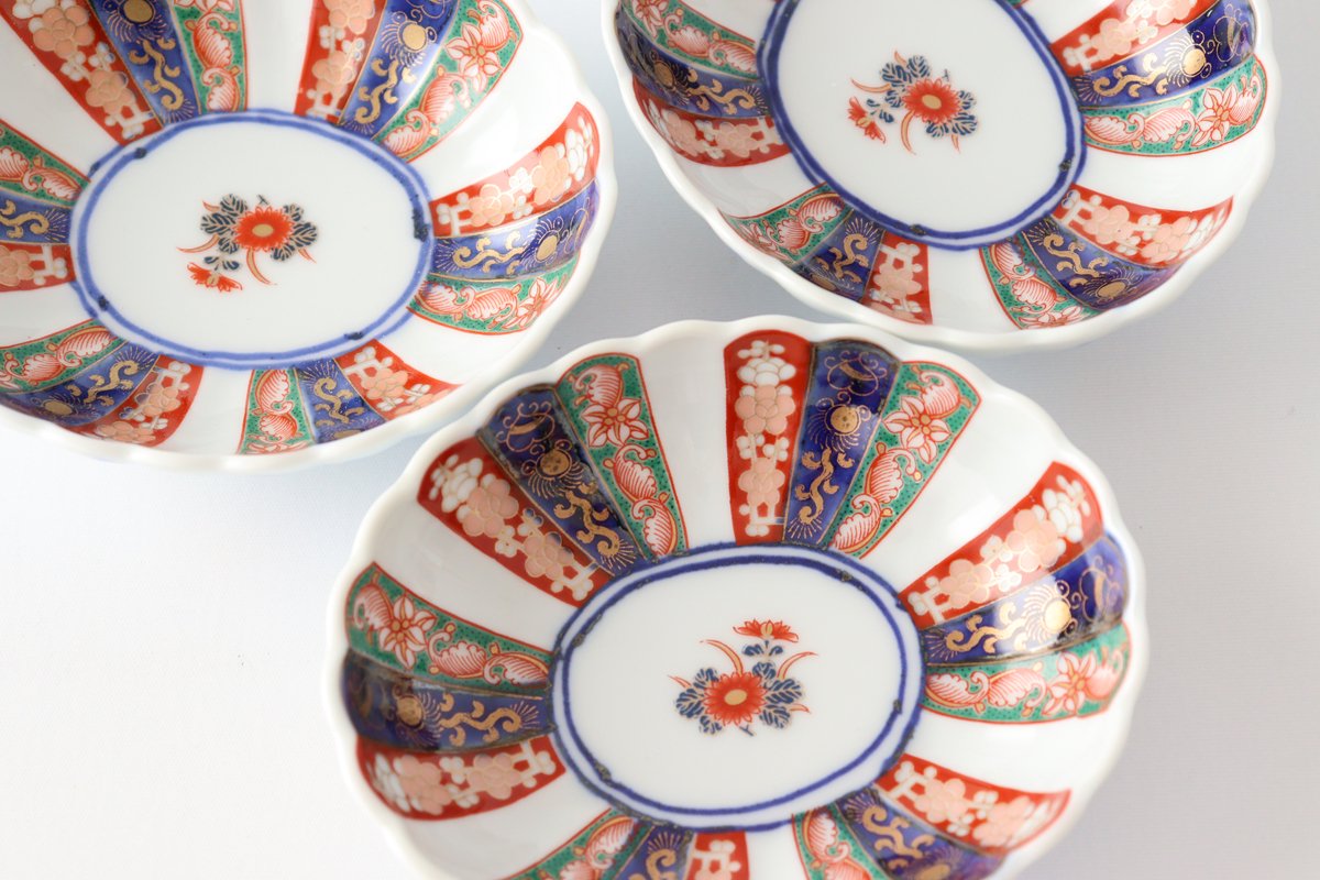 Rinkurou Kiln Oval Small Bowl Old Imari Chrysanthemum Pattern | Kobachi Hasami Ware
