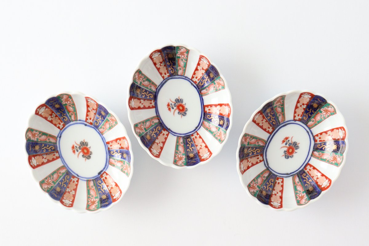 Rinkurou Kiln Oval Small Bowl Old Imari Chrysanthemum Pattern | Kobachi Hasami Ware