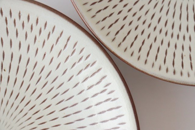 Brown-rimmed Round Plate Tobikanna 18cm/7.1in | Koishiwara Ware