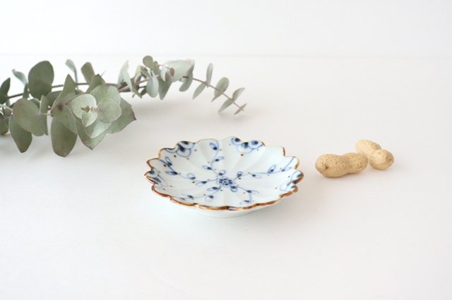 Flower-shaped Sauce Plate Vine Blue Arabesque | Arita Ware