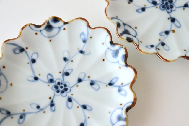 Flower-shaped Sauce Plate Vine Blue Arabesque | Arita Ware