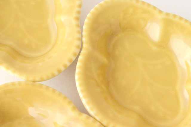 Oval Sauce Plate Yellow | Arita Ware