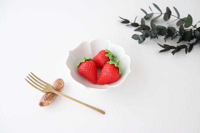 Bellflower-shaped Small Bowl White | Kobachi Arita Ware