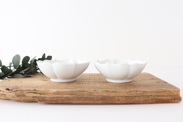 Bellflower-shaped Small Bowl White | Kobachi Arita Ware