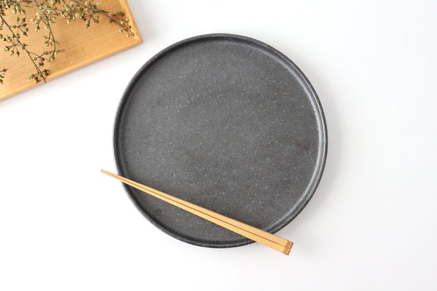Round Plate Matte Black 24㎝/9.4in | Shigaraki Ware