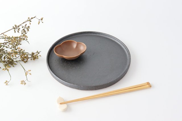 Round Plate Matte Black 24㎝/9.4in | Shigaraki Ware
