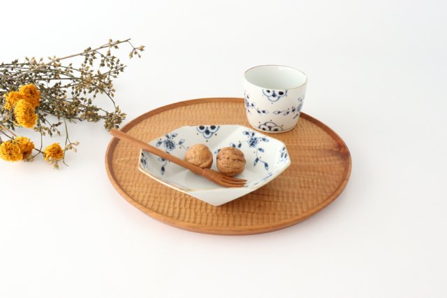 Diamond-shaped Small Bowl Vine Blue Arabesque | Kobachi Arita Ware