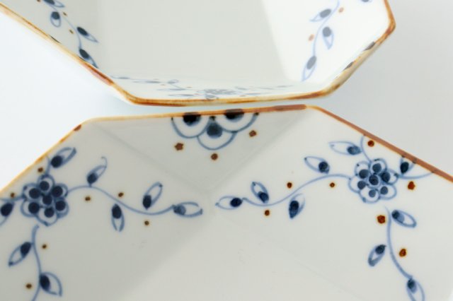 Diamond-shaped Small Bowl Vine Blue Arabesque | Kobachi Arita Ware