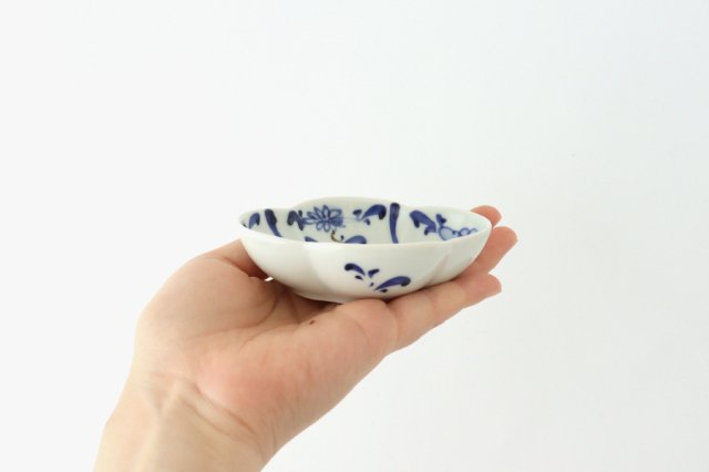 Koyo Kiln Small Oval Bowl Blue Flowers | Kobachi Arita Ware