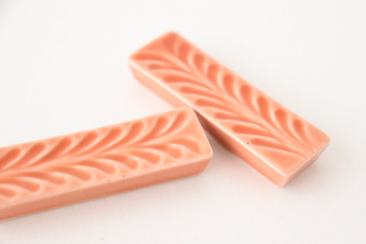 Chopstick Rest Rosemary Sakura | Hashioki Hasami Ware