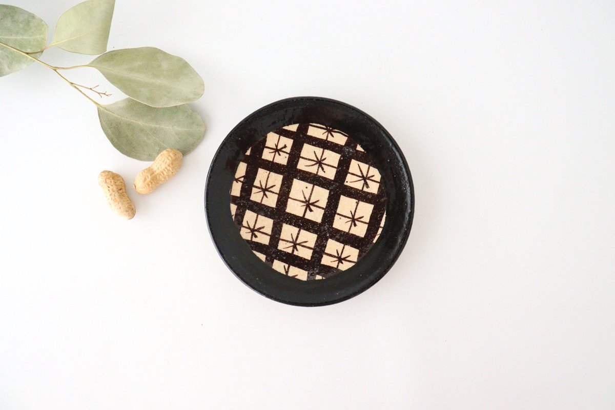 Kitagama Kasen Hiroshige Kato Small Plate Basket Pattern Black-Oribe | Seto Ware