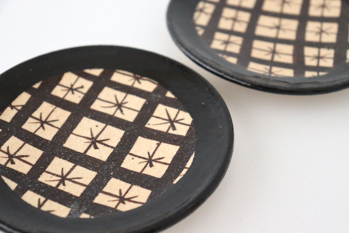 Kitagama Kasen Hiroshige Kato Small Plate Basket Pattern Black-Oribe | Seto Ware