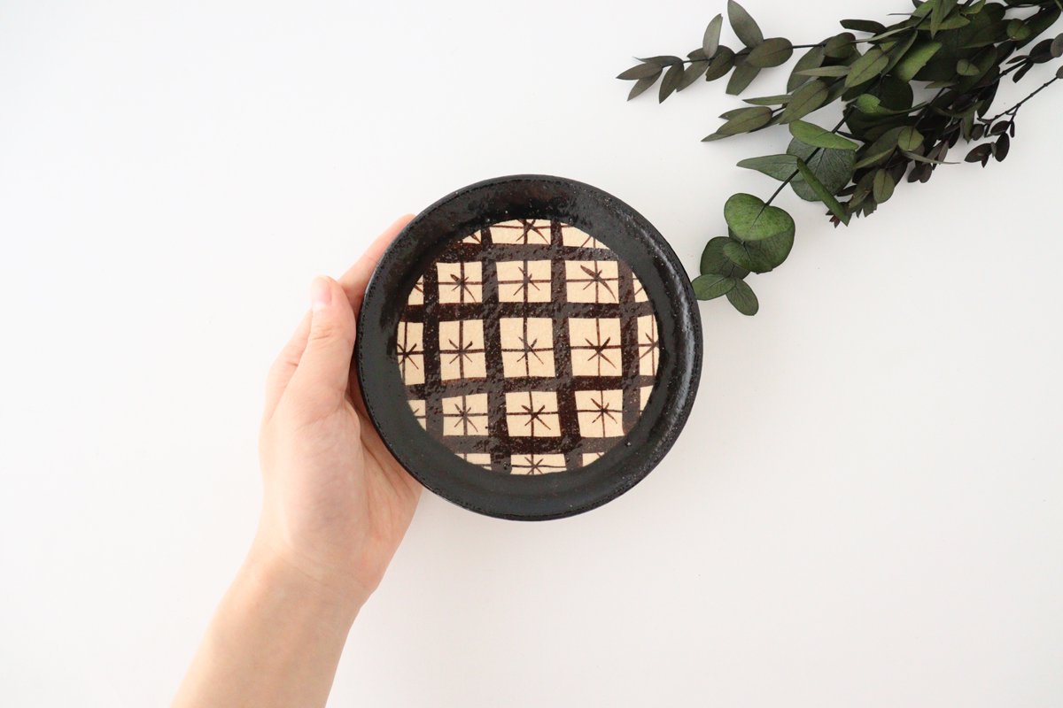 Kitagama Kasen Hiroshige Kato Small Plate Basket Pattern Black-Oribe | Seto Ware