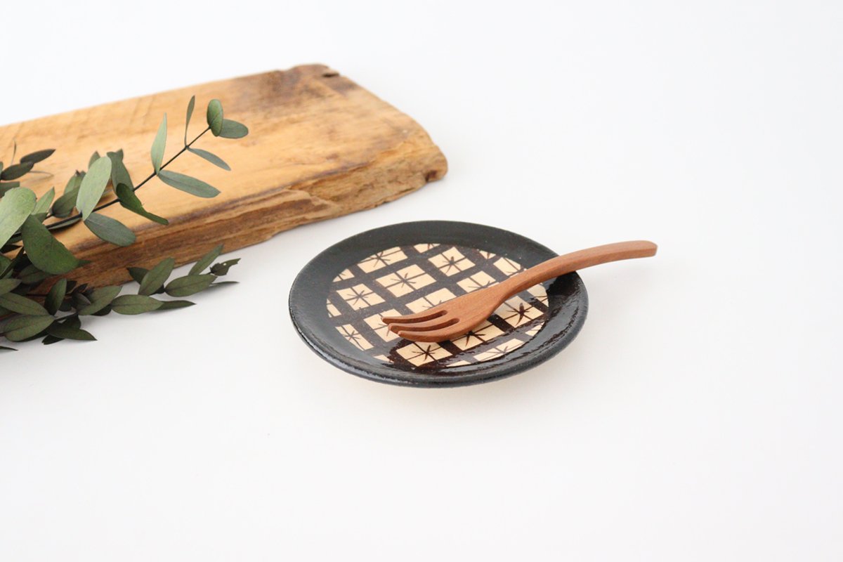Kitagama Kasen Hiroshige Kato Small Plate Basket Pattern Black-Oribe | Seto Ware