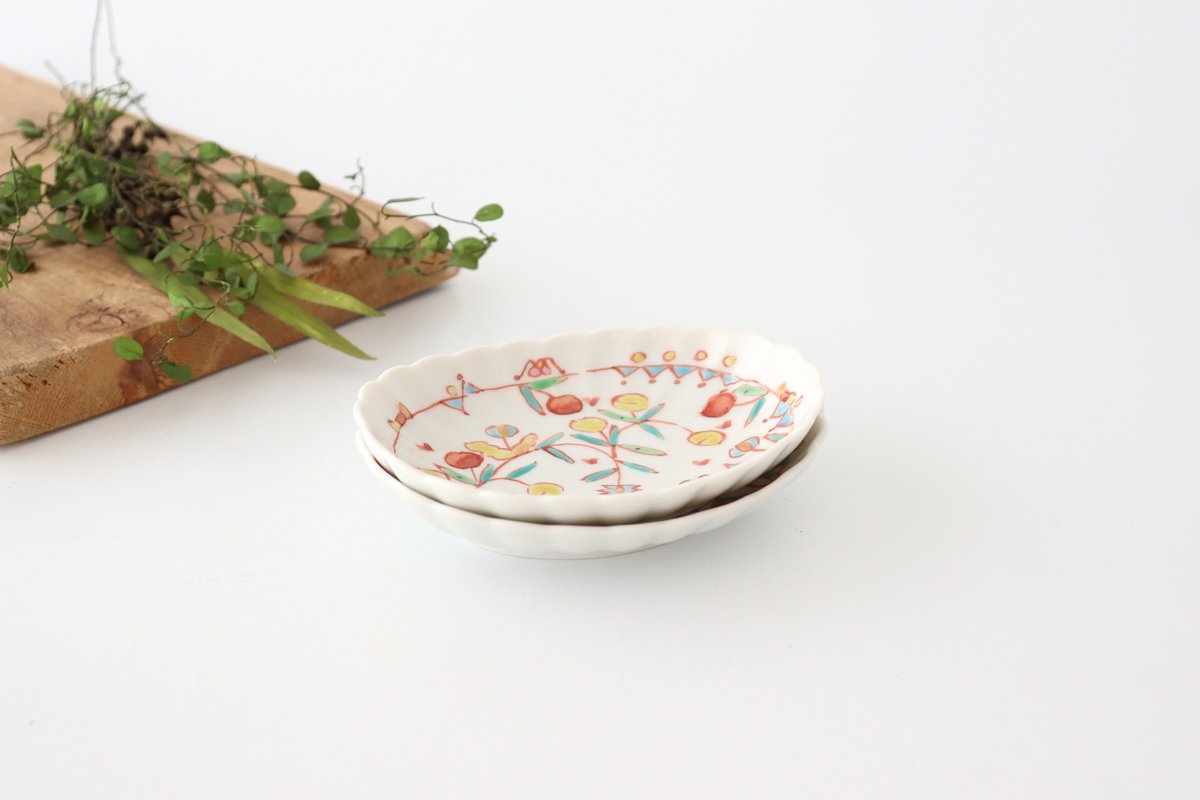 Ginshu Kiln Oval Small Plate Chrysanthemum | Kutani Ware