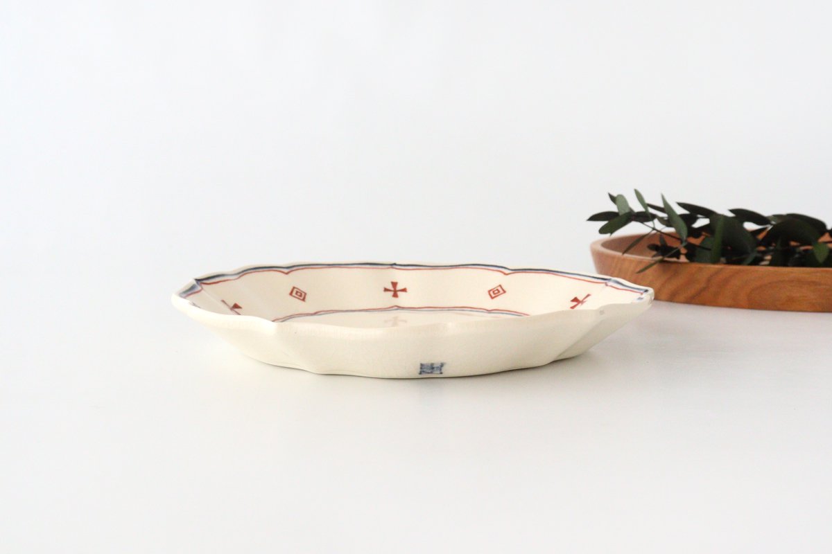 Bellflowershaped Plate Fuku Semi-Porcelain 21cm/8.3in | Arita Ware