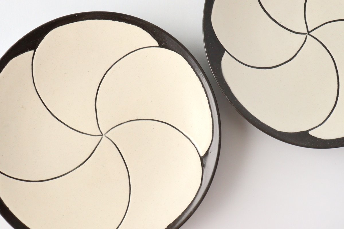 Tori plate pottery NEZIRI plum Hasami ware