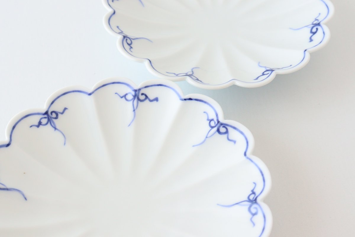 Chrysanthemum-shaped Blue Small Rim Plate S | Hasami Ware