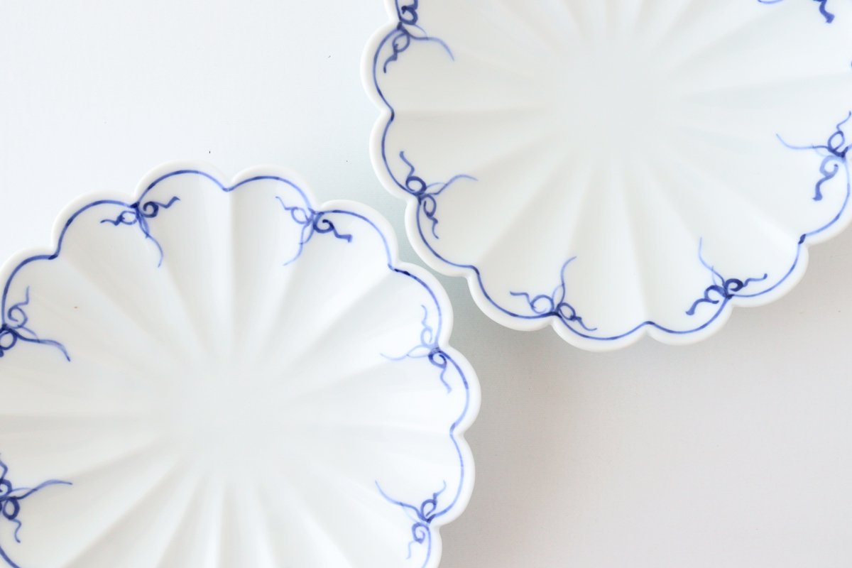 Chrysanthemum-shaped Blue Small Rim Plate S | Hasami Ware