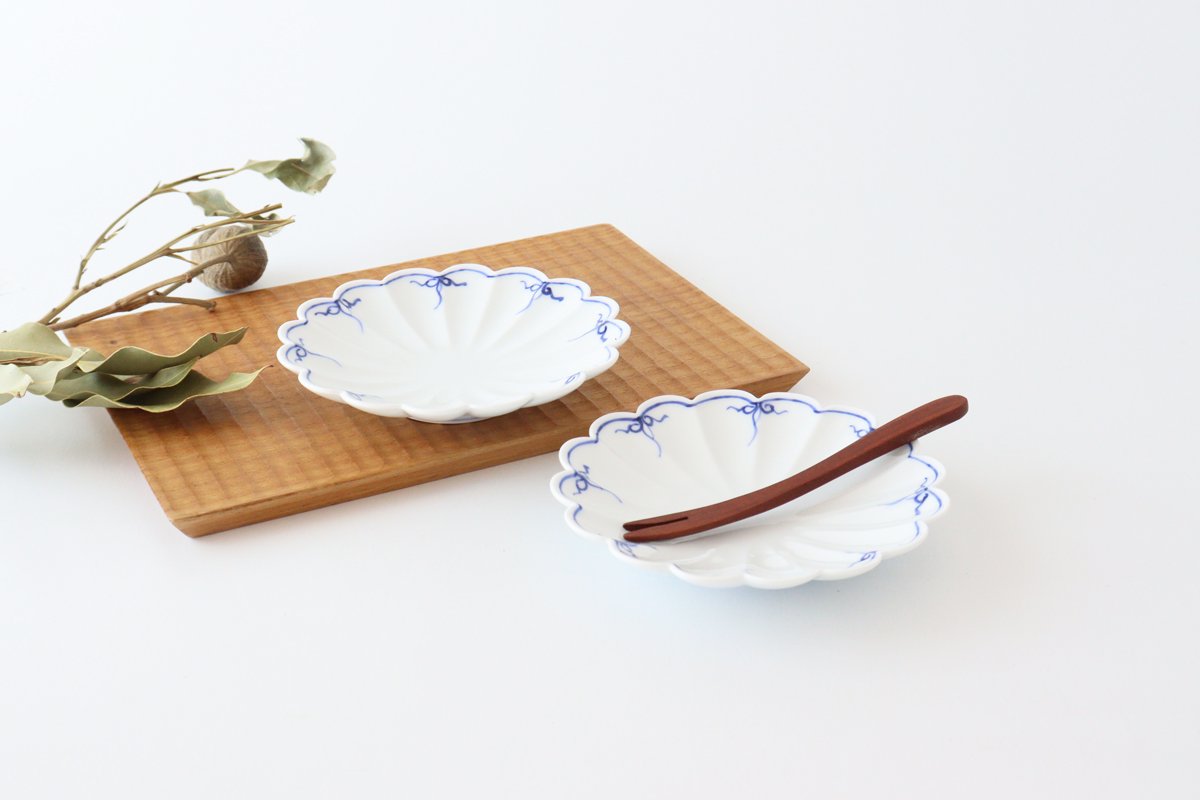 Chrysanthemum-shaped Blue Small Rim Plate S | Hasami Ware