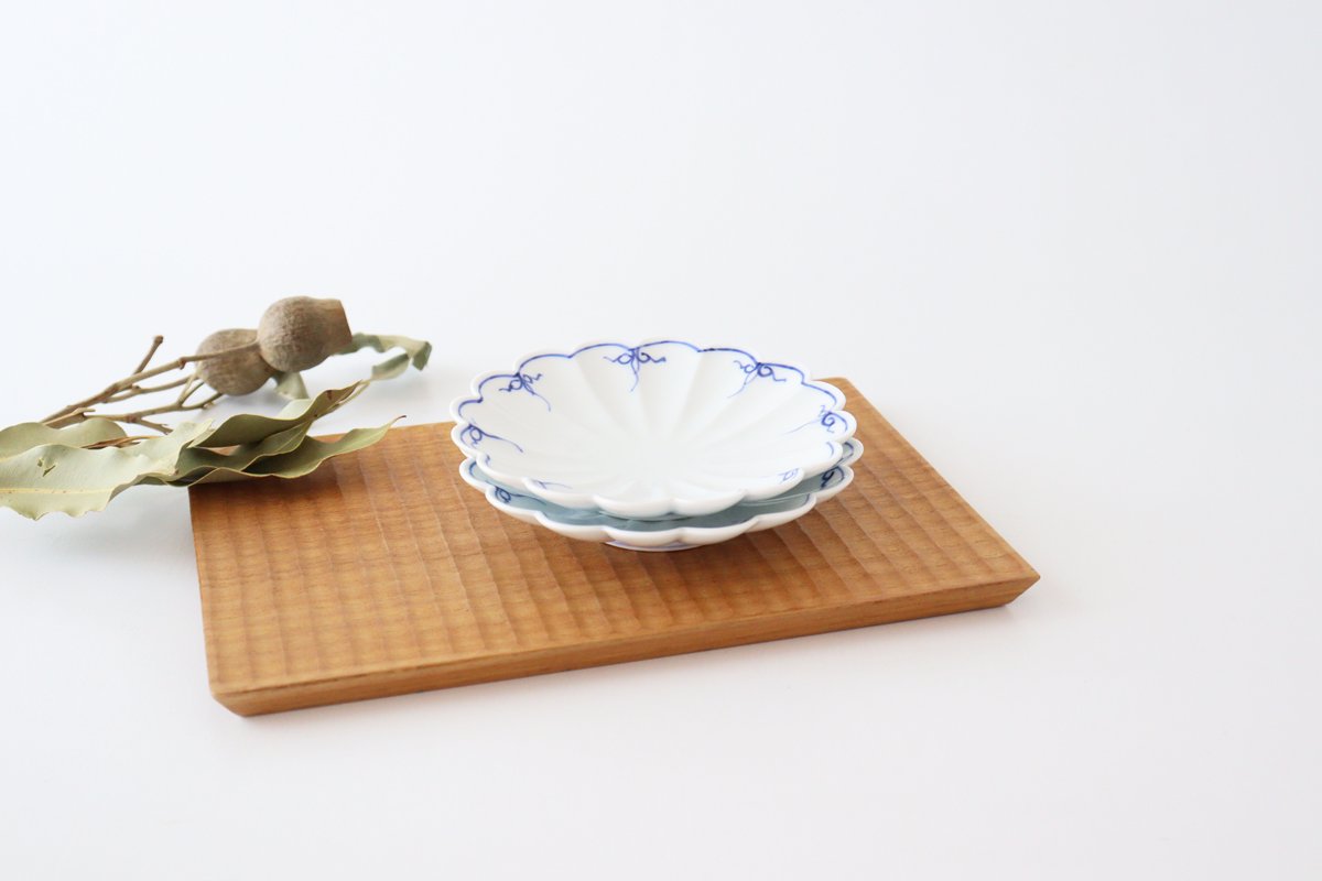 Chrysanthemum-shaped Blue Small Rim Plate S | Hasami Ware