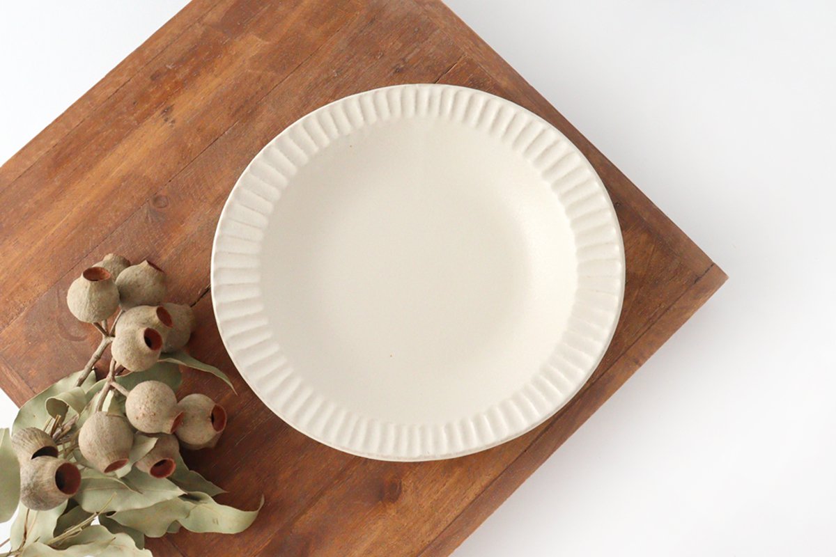 Round plate 22.5cm/5.9in Powdered porcelain Kikuhana Mino ware