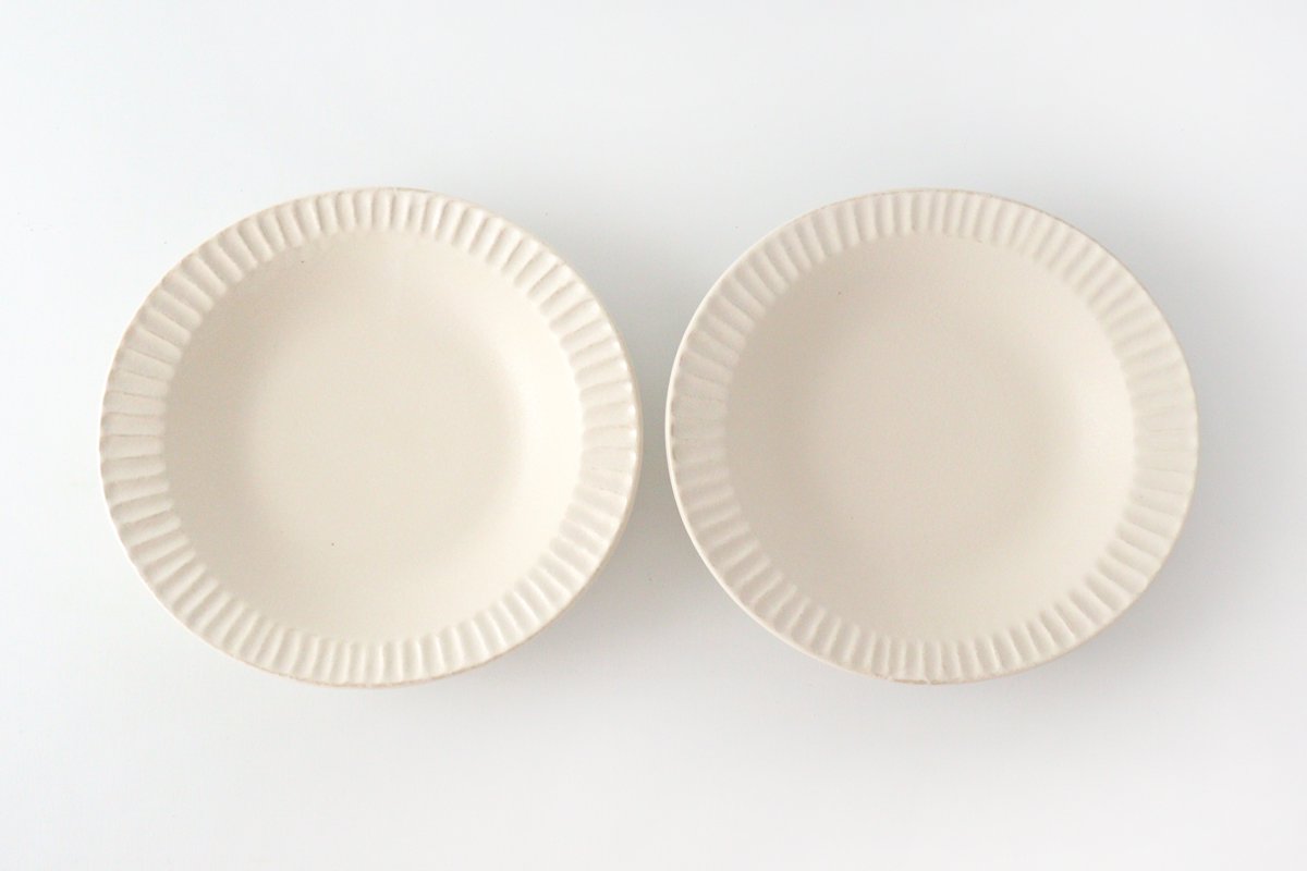 Round plate 22.5cm/5.9in Powdered porcelain Kikuhana Mino ware