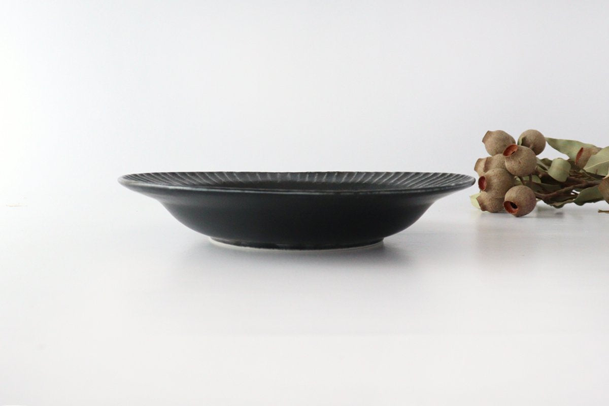 Round plate 22.5cm/5.9in Black porcelain Kikuhana Mino ware