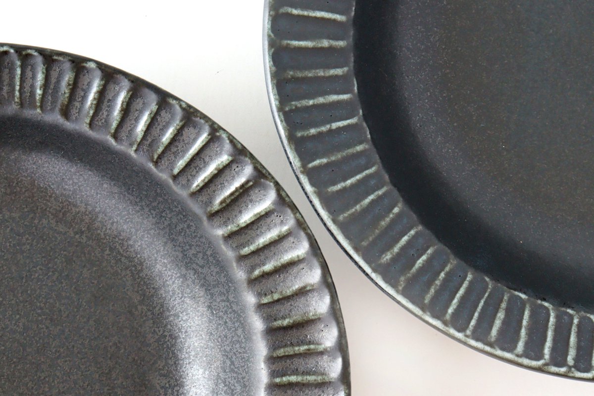 Round plate 22.5cm/5.9in Black porcelain Kikuhana Mino ware