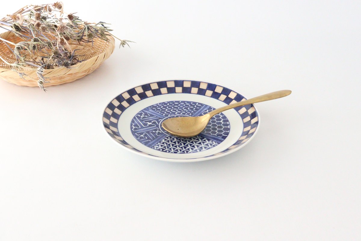 Rinkurou Kiln Round Plate Rabbit and Ichimatsu Pattern 18.5cm/7.3in | Hasami Ware