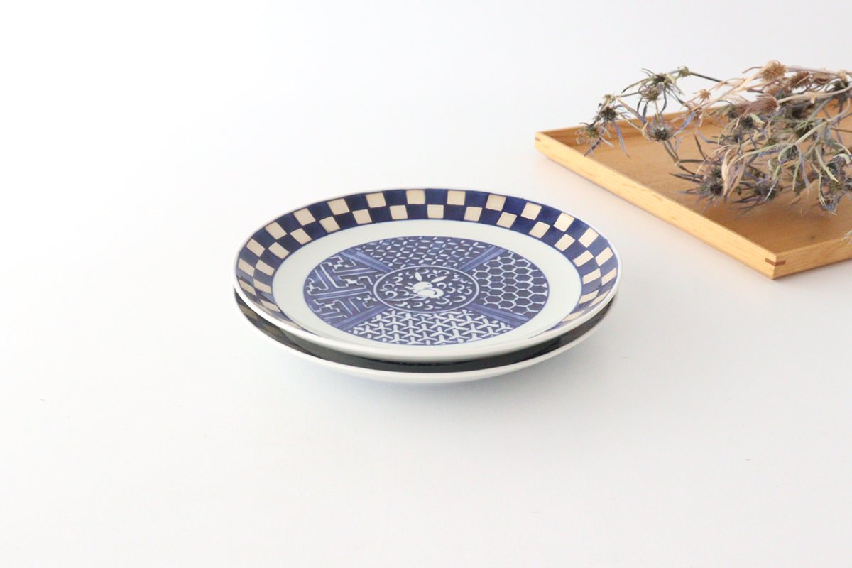 Rinkurou Kiln Round Plate Rabbit and Ichimatsu Pattern 18.5cm/7.3in | Hasami Ware
