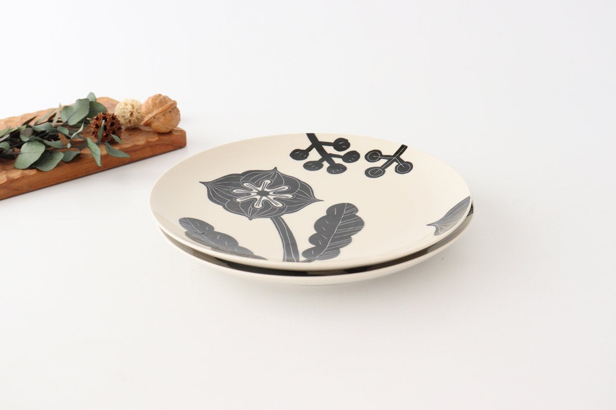 Fururu Rounbd Plate Black Flower M | Hasami Ware