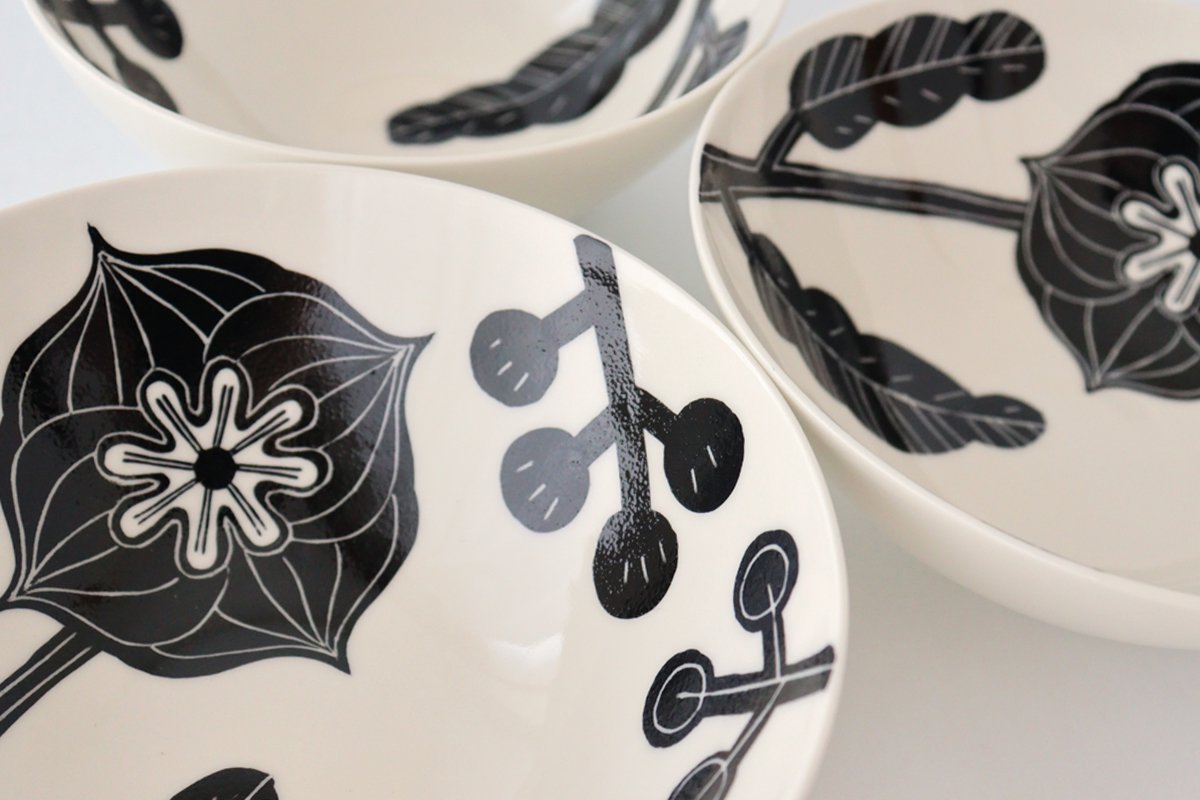 Fururu Rounbd Bowl Black Flower | Serving Bowl Hasami Ware