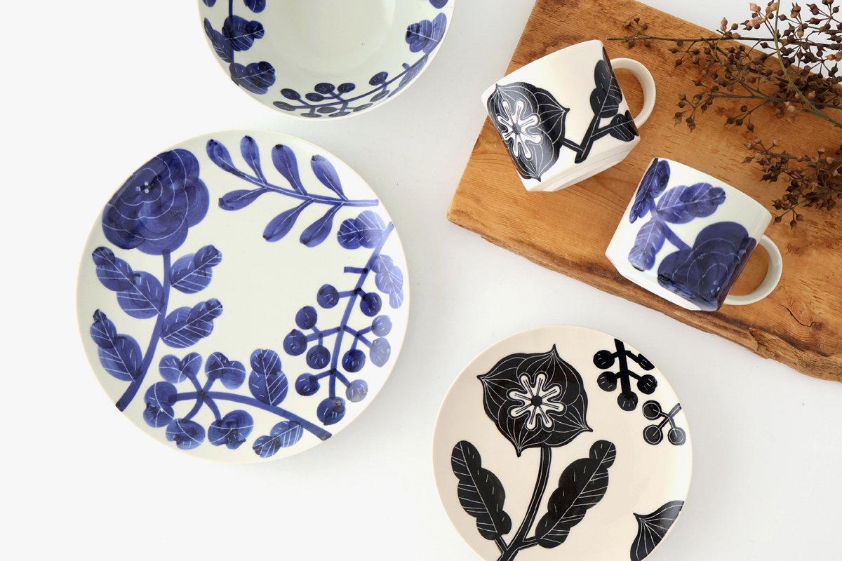 Fururu Rounbd Bowl Blue Flower | Serving Bowl Hasami Ware