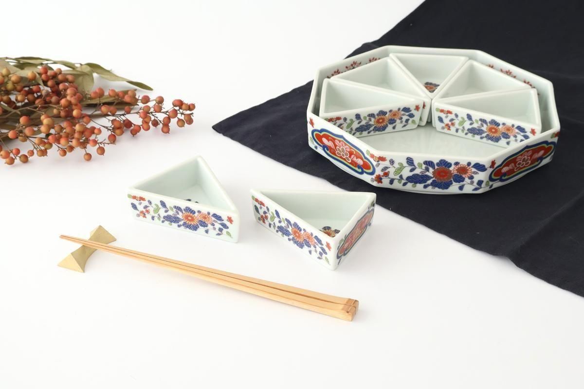 Rinkuro Kiln Triangle Bowl Chrysanthemum | Hasami Ware