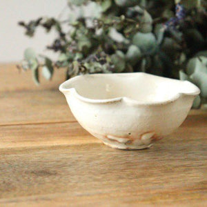Furutani Seitosho Flower-shaped Small Bowl White-Detail2