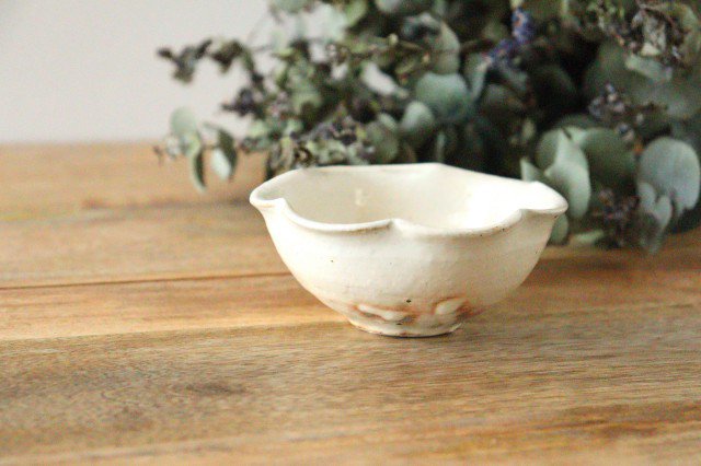 Furutani Seitosho Flower-shaped Small Bowl White-Detail2