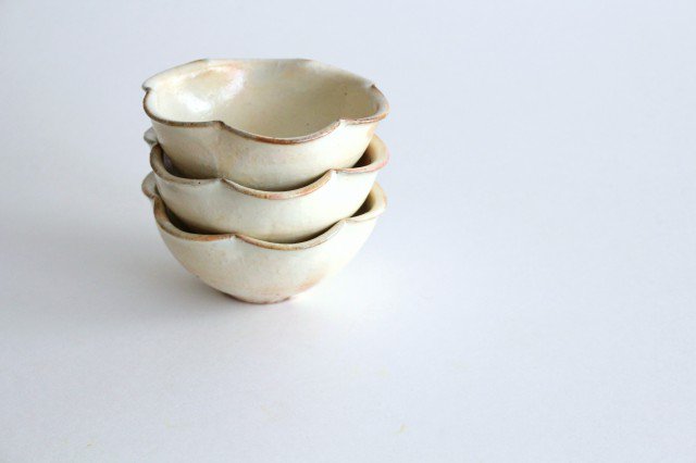 Furutani Seitosho Flower-shaped Small Bowl White