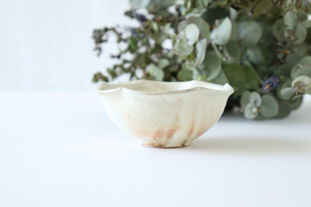Furutani Seitosho Flower-shaped Small Bowl White