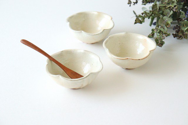 Furutani Seitosho Flower-shaped Small Bowl White