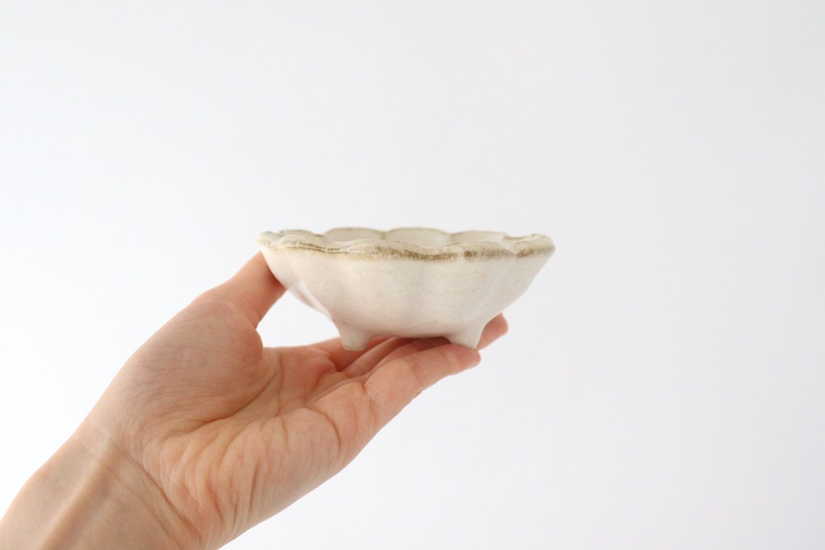 Small Bowl White Chrysanthemum 9cm/3.5in | Kobachi Mino Ware