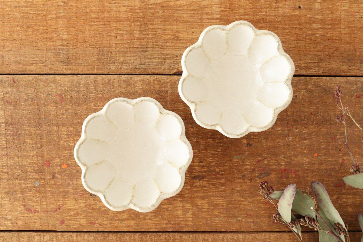 Small Bowl White Chrysanthemum 9cm/3.5in | Kobachi Mino Ware