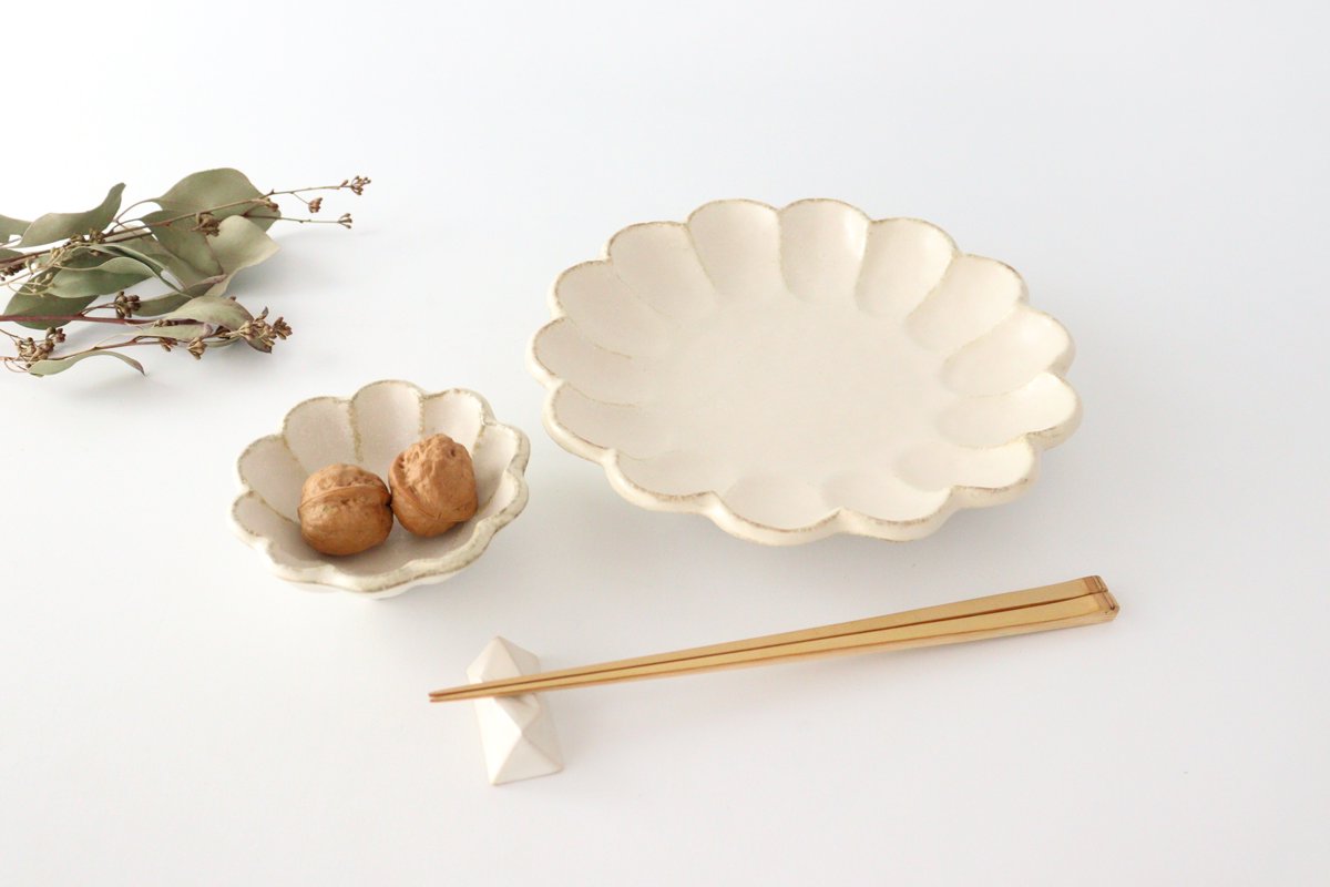 Small Bowl White Chrysanthemum 9cm/3.5in | Kobachi Mino Ware